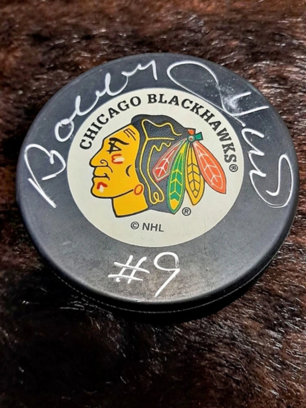 NHL Chicago Blackhawks Bobby Hull Autographed Hockey Puck
